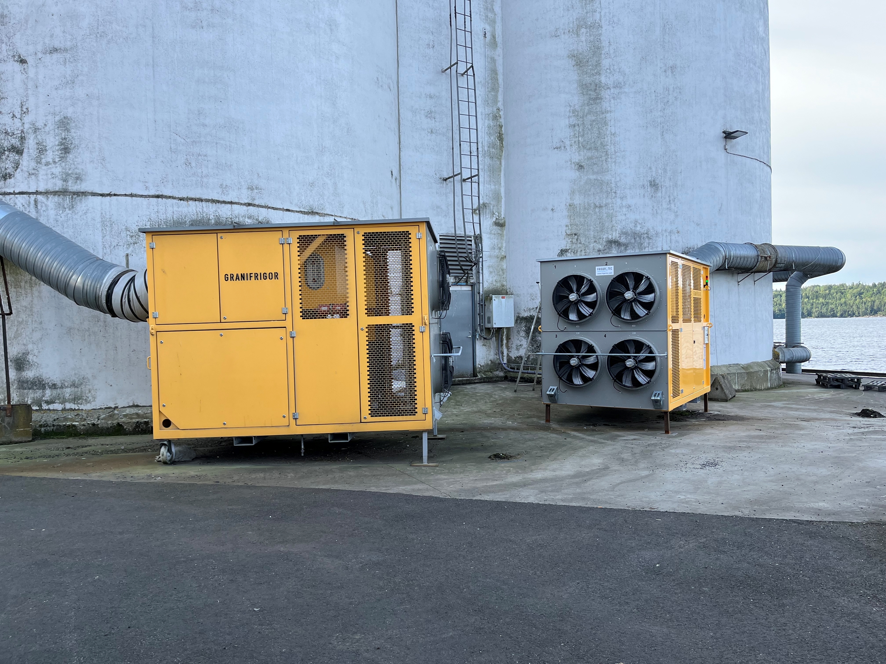 Stora kylmaskiner på norsk hamnanläggning