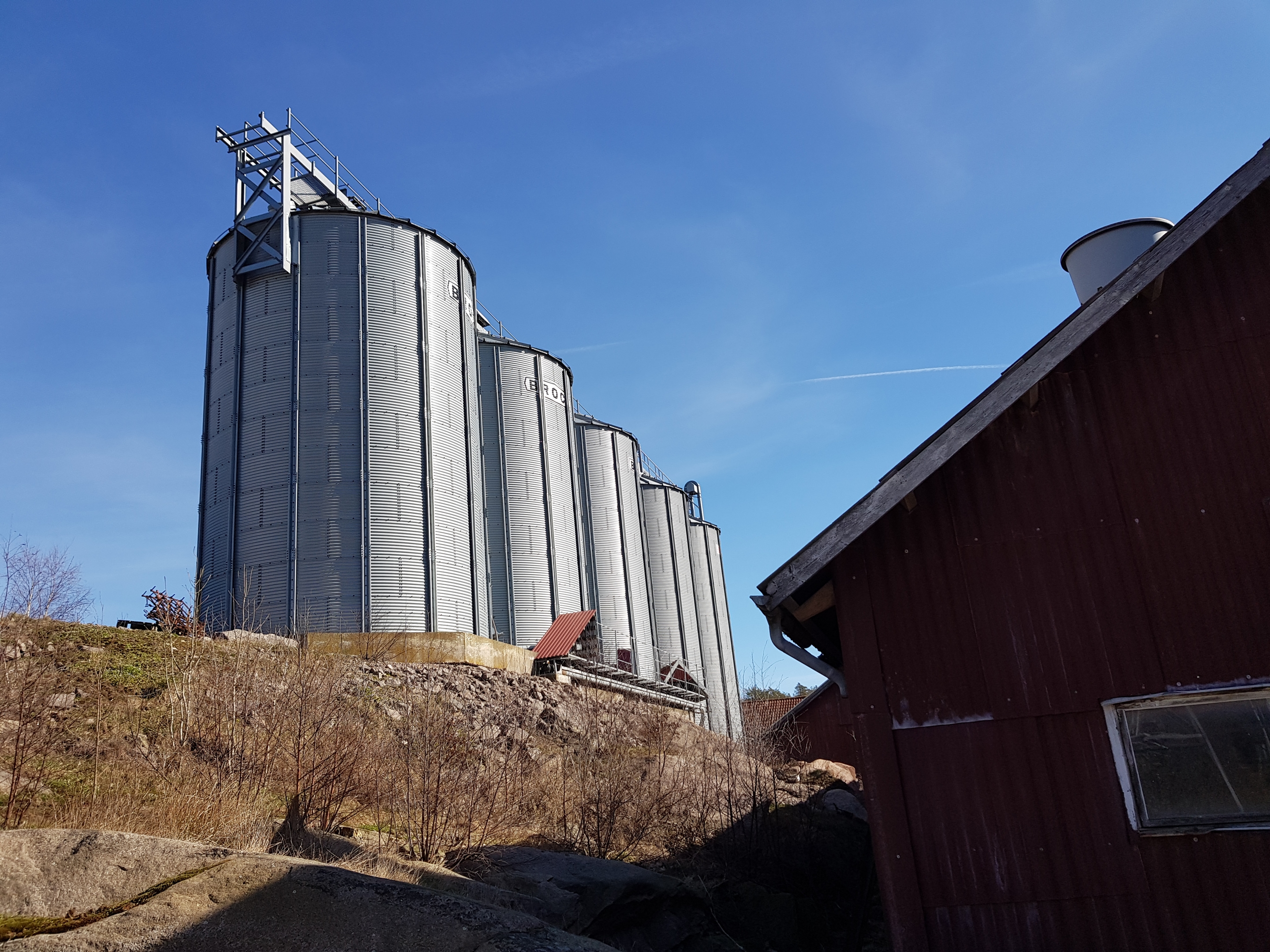 Klevs Gård vågar inte vara utan kylmaskin